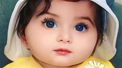 في احد المناطق الشعبية في شقة صغيرة تجلس اسرة