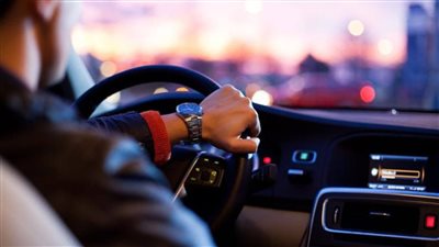 تفسير ركوب السيارة في المنام للعزباء لأبن سيرين