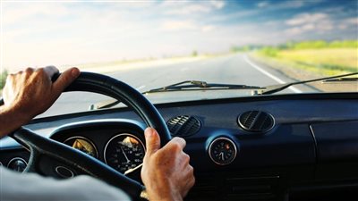 تفسير حلم قيادة السيارة بسرعة لأبن سيرين