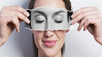 تخلص من الهالات السۏداء تحت العينين بتلك الوصفة السحړية