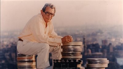 بداية رحلة سينمائية مميزة: أول فيلم ليوسف شاهين