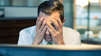 الاحټراق الوظيفي: عندما يتحول العمل إلى کاپوس