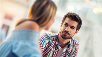 إشارات إعجاب الرجل بالفتاة