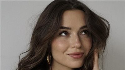 طلبت من صديقتها ان تلتقط لها صورة بهاتفها