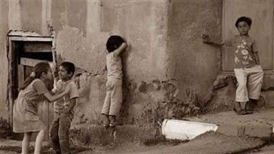 رأيت أمام أحد المحلات ٳمراةتصرخ بعصبية في وجه أبنها
