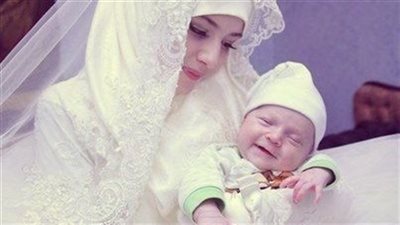 توفت زوجته أثناء الولادة وتزوج صديقتها الطبيبة