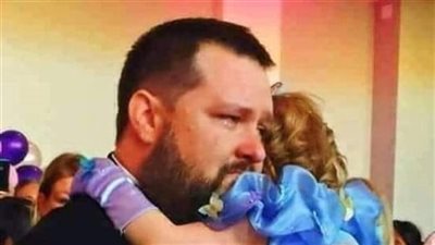رجل يعود إلى زوجته بسبب منشور على الفيس بوك