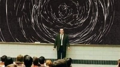 حكاية قرر دكتور جامعي أن يتحدى طلابه