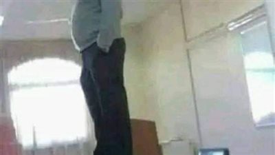 دكتور كان يشرح محاضره