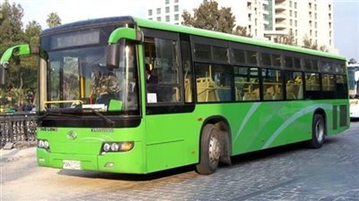 في مدينة أوروبية كنت أقف منتظراً دوري أمام شباك التذاكر لأشتري بطاقة