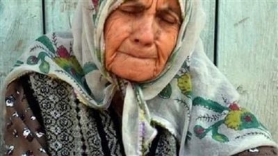 أمسك هاتفه و اتصل بصديقه وقال له : أمي
