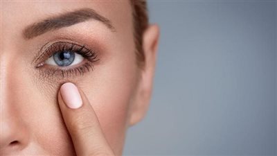 الهالات السوداء تحت العينين .. الأسباب والعلاج