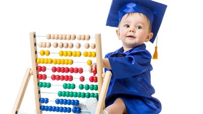 ذكاء طفلك : علامات مبكرة ونصائح لدعم نموه