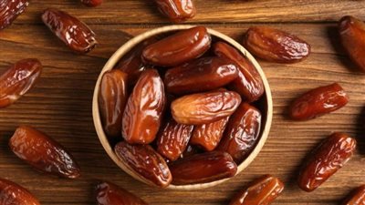 التمر على الريق.. فوائد لا تُعد ولا تُحصى