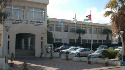 كل ما تريد معرفته عن كلية الحصن الجامعية